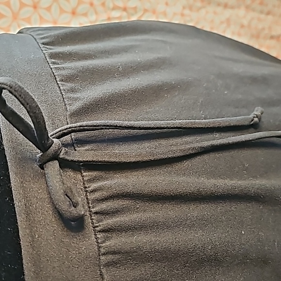 Stretch Is Comfort black skirt with pockets - Picture 2 of 4